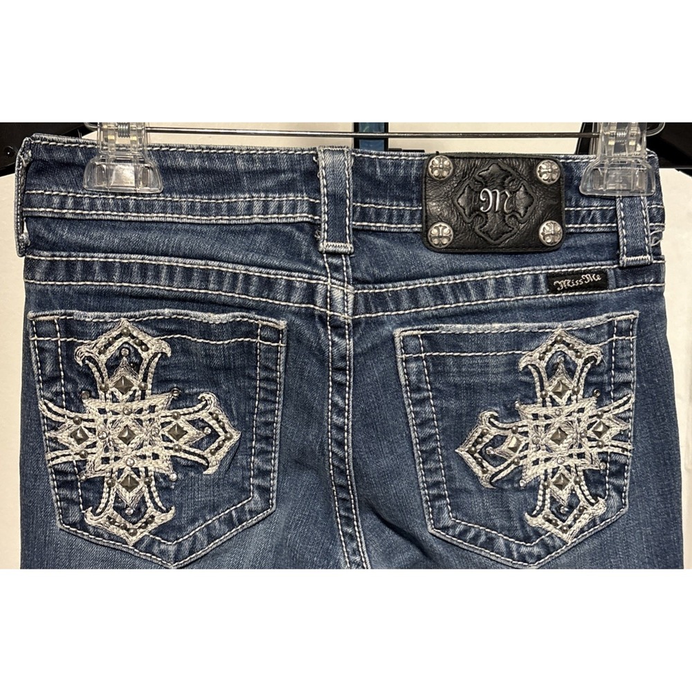 Miss Me Women's 28x32 Boot Jeans Medium  embelished thick stitch Studded crross